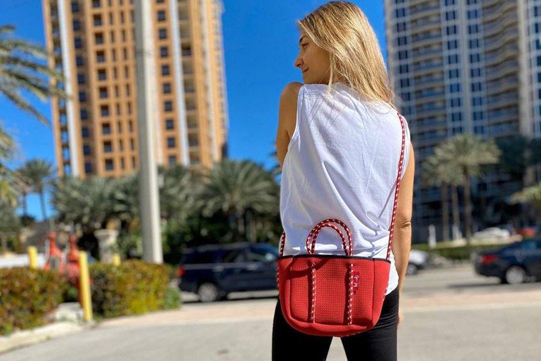 5 Reasons why neoprene crossbody bags are the most convenient option - Pop Ups Brand