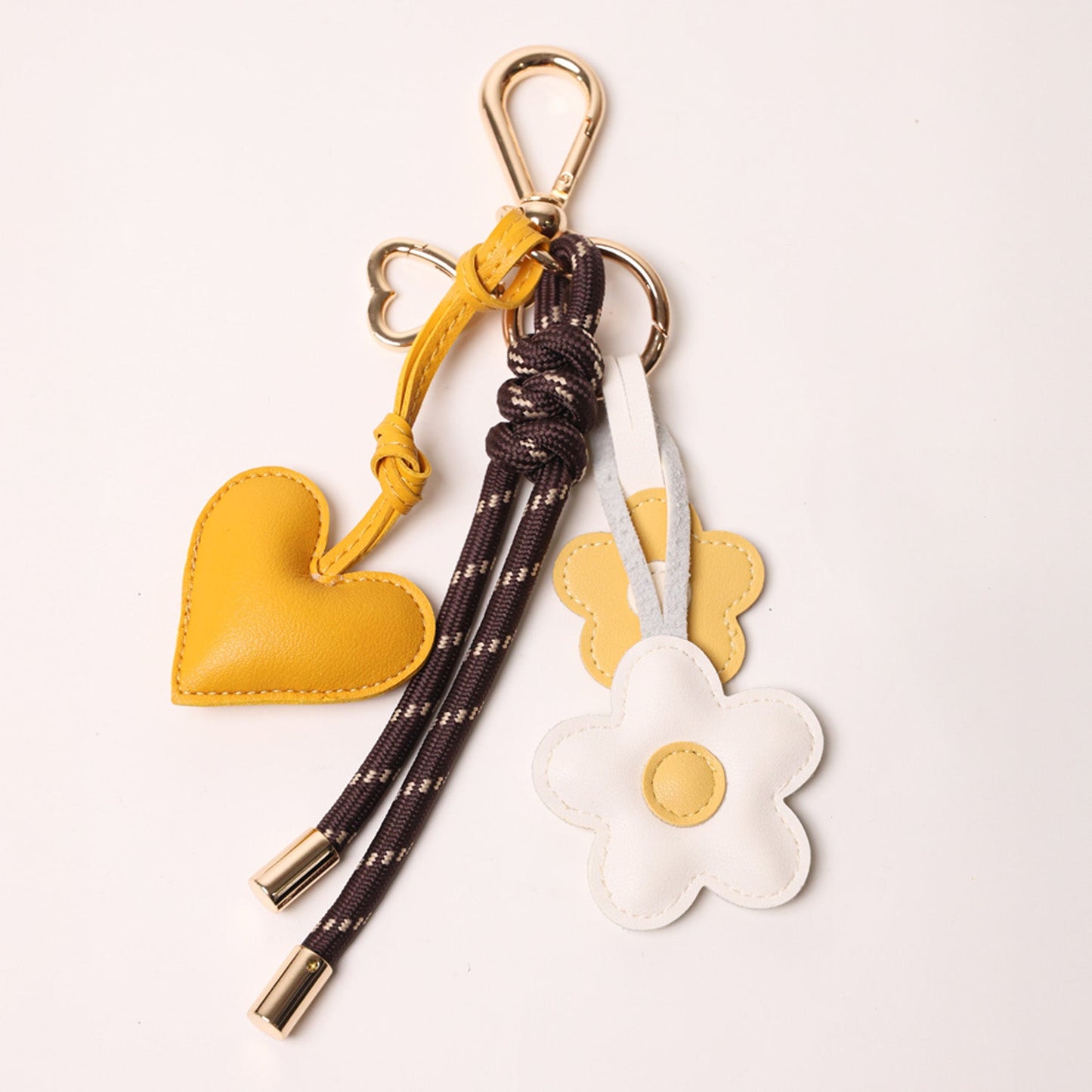 KEY CHAIN ESPRESSO WITH CHARMS - YELLOW HEART AND YELLOW DAISIES
