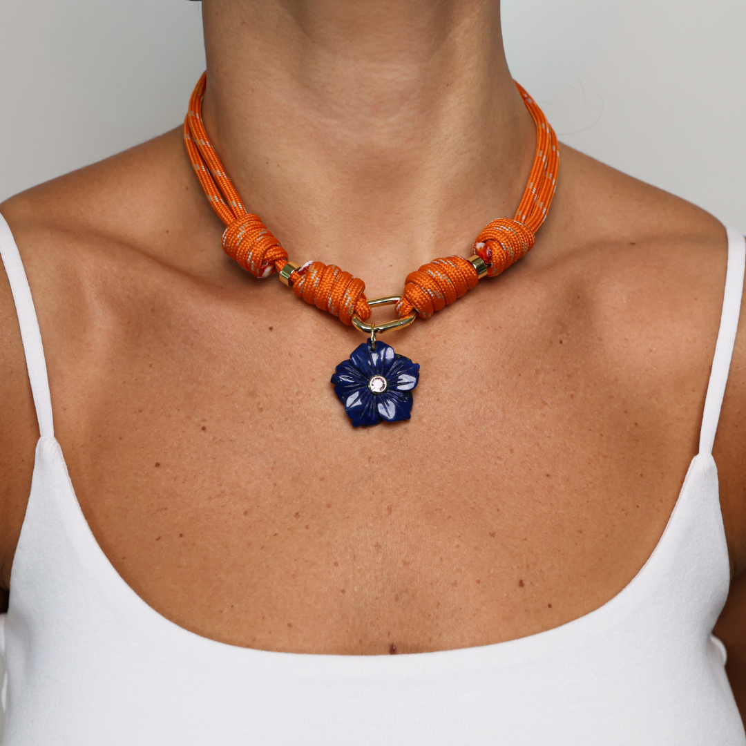POP UPS X HANNAH B BOAT ROPE BURNT ORANGE NECKLACE WITH BLUE HIBISCUS