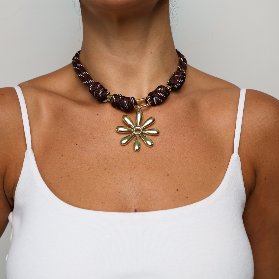 POP UPS X HANNAH B BOAT ROPE CHOCOLATE NECKLACE WITH GOLD DAISY