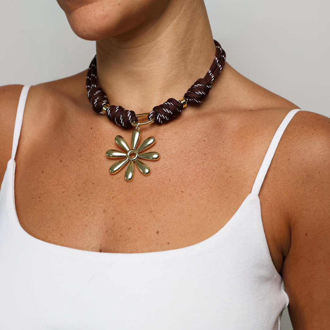 POP UPS X HANNAH B BOAT ROPE CHOCOLATE NECKLACE WITH GOLD DAISY