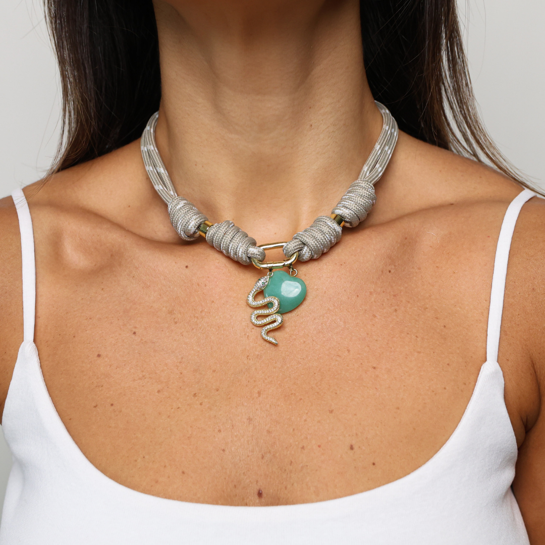 POP UPS X HANNAH B BOAT ROPE GREIGE NECKLACE WITH GREEN HEART & SNAKE