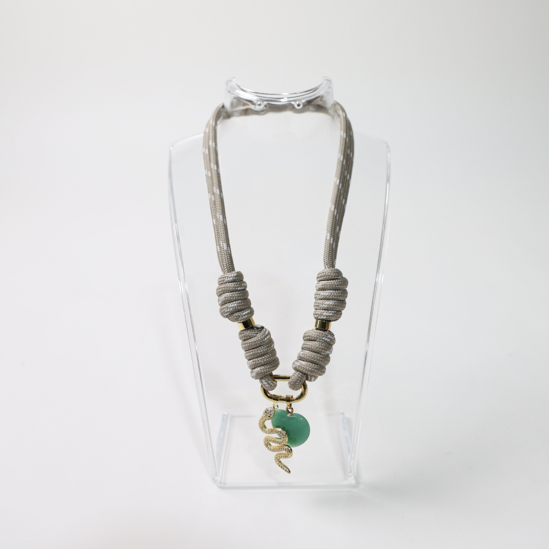 POP UPS X HANNAH B BOAT ROPE GREIGE NECKLACE WITH GREEN HEART & SNAKE