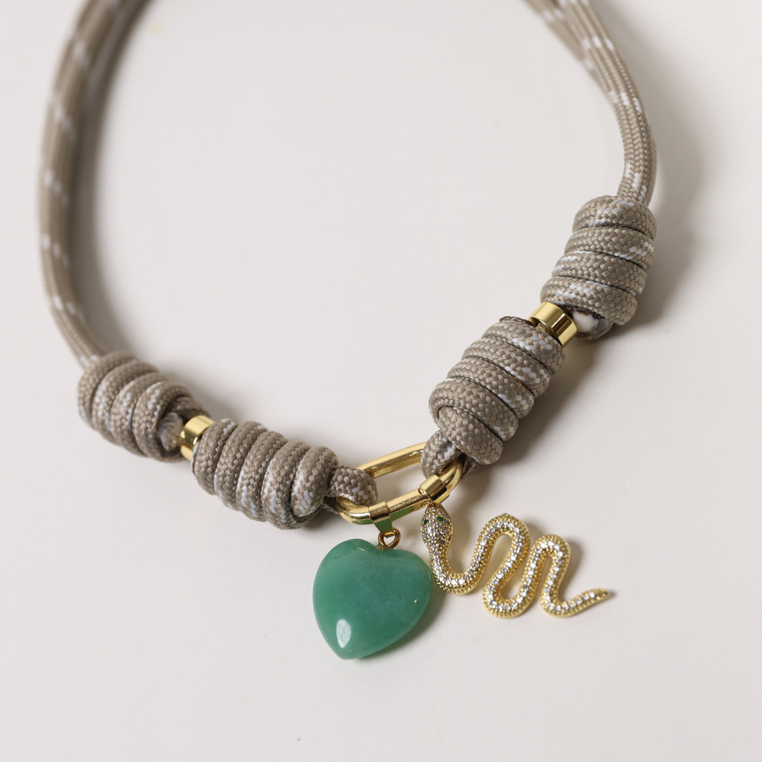 POP UPS X HANNAH B BOAT ROPE GREIGE NECKLACE WITH GREEN HEART & SNAKE