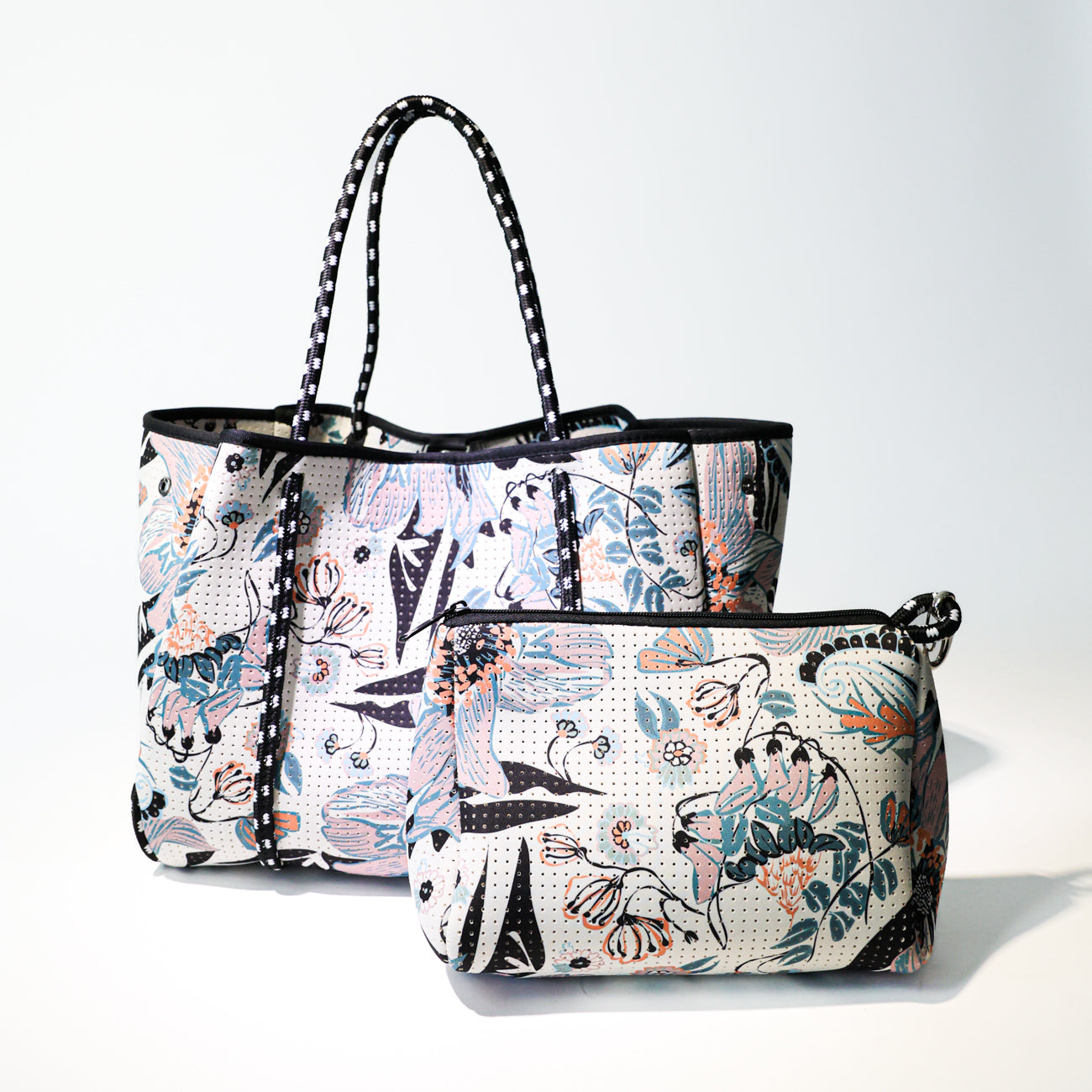 ESSENTIAL POUCH BLOSSOM WHITE