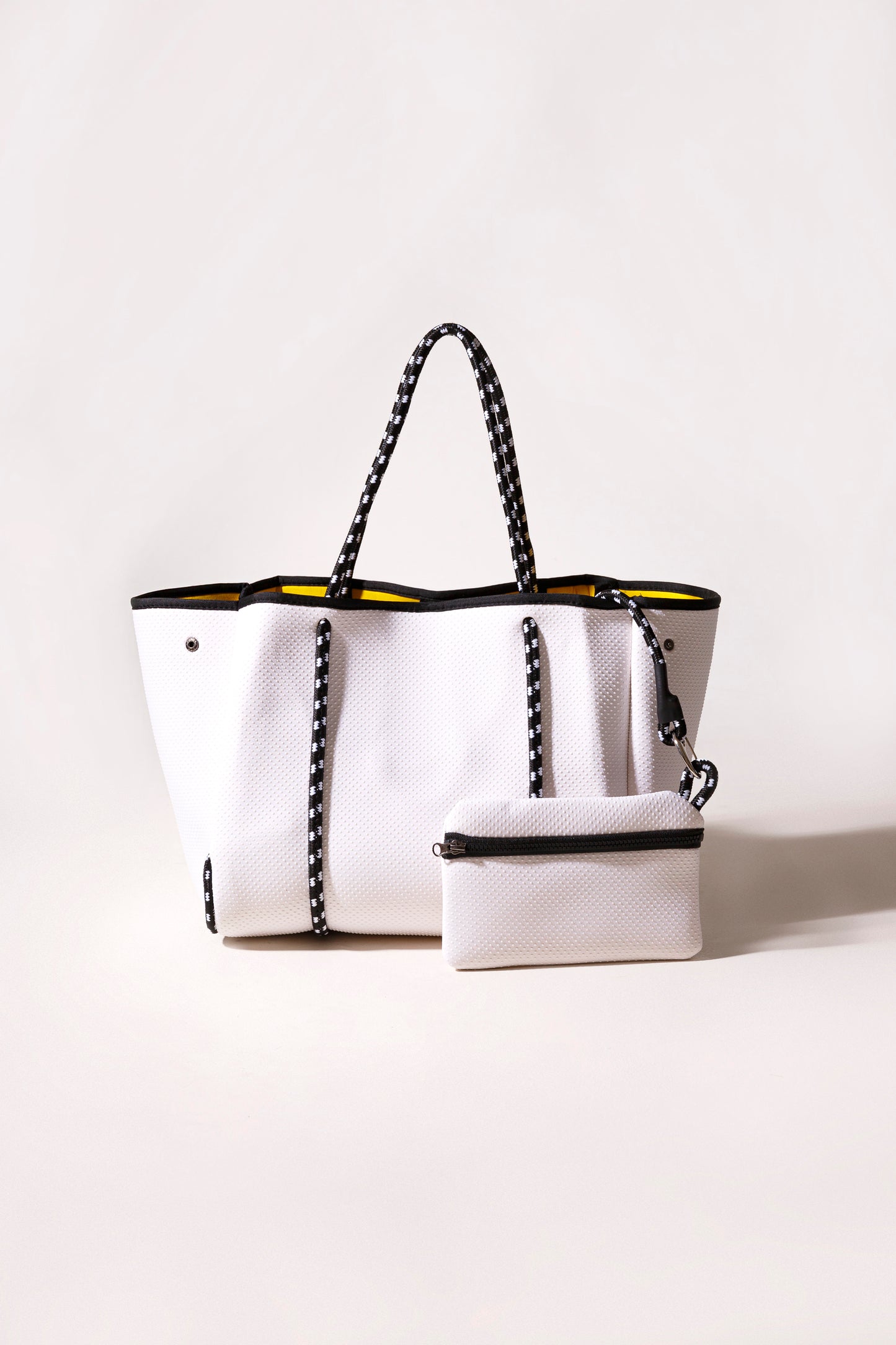DETACHABLE POUCH WHITE DOTTED