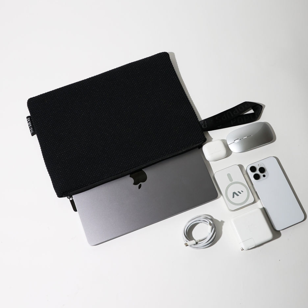 LAPTOP SLEEVE BLACK DOTTED