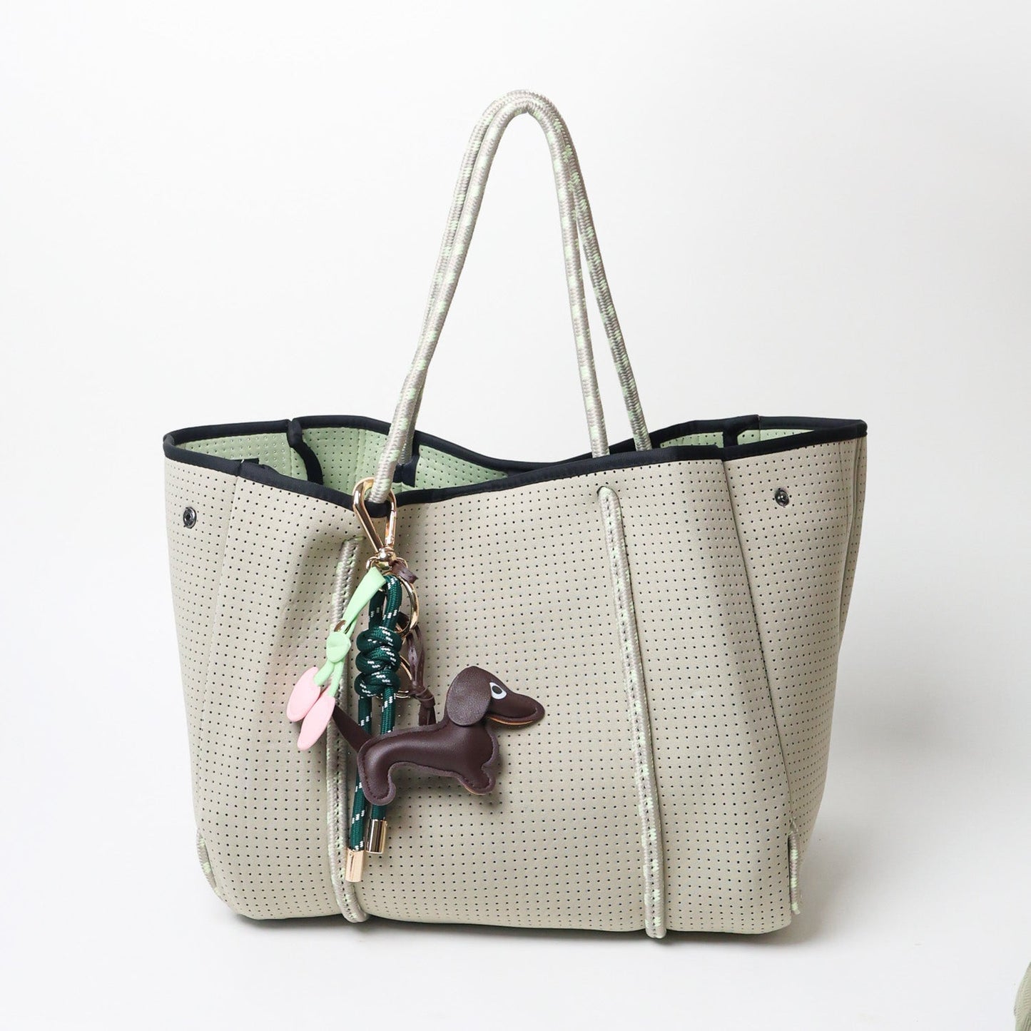 KEY CHAIN EMERALD WITH CHARMS - ESPRESSO DOG AND PINK HEART CHERRIES