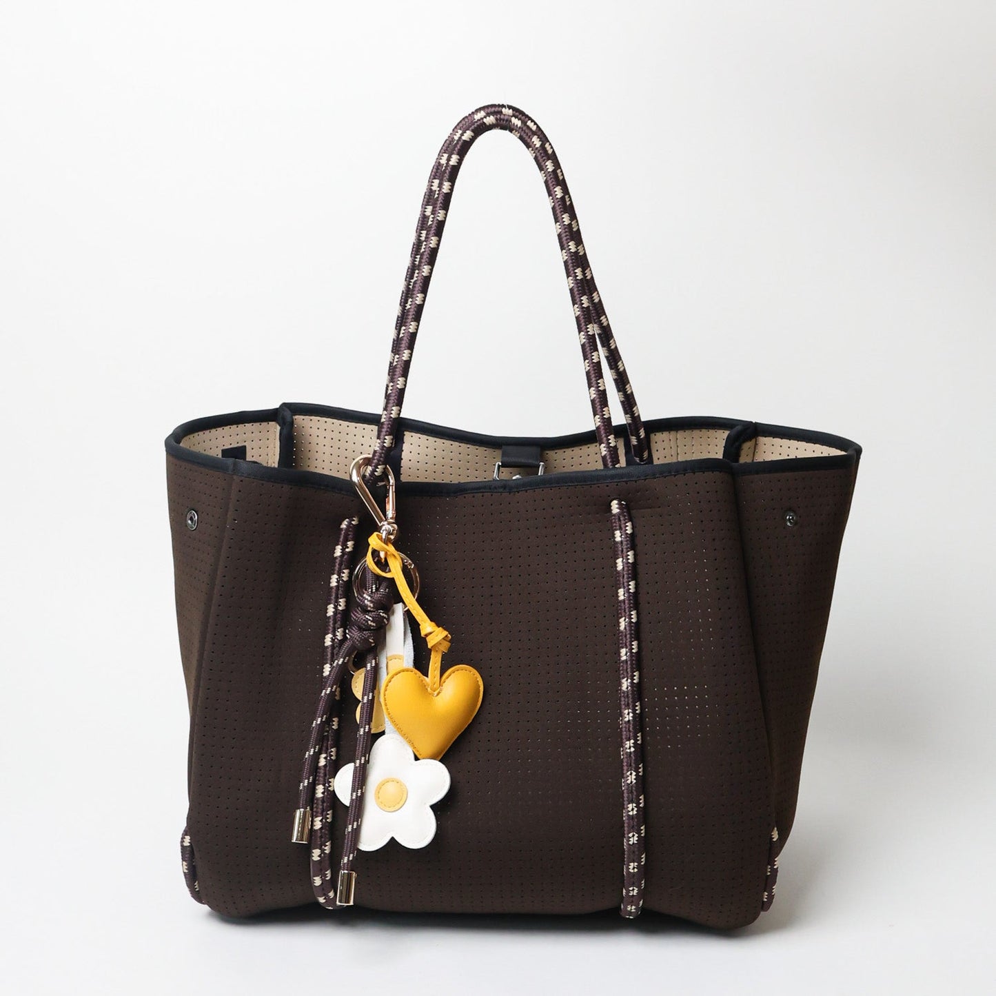 KEY CHAIN ESPRESSO WITH CHARMS - YELLOW HEART AND YELLOW DAISIES