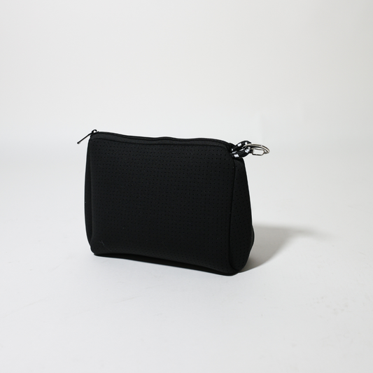 ESSENTIAL POUCH BASIC BLACK