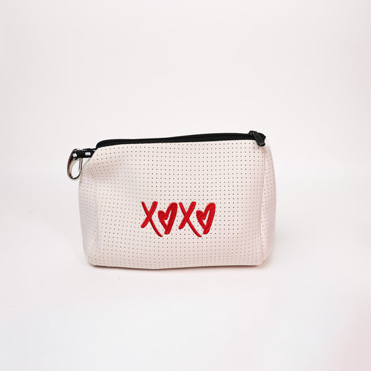 ESSENTIAL POUCH WHITE - XOXO