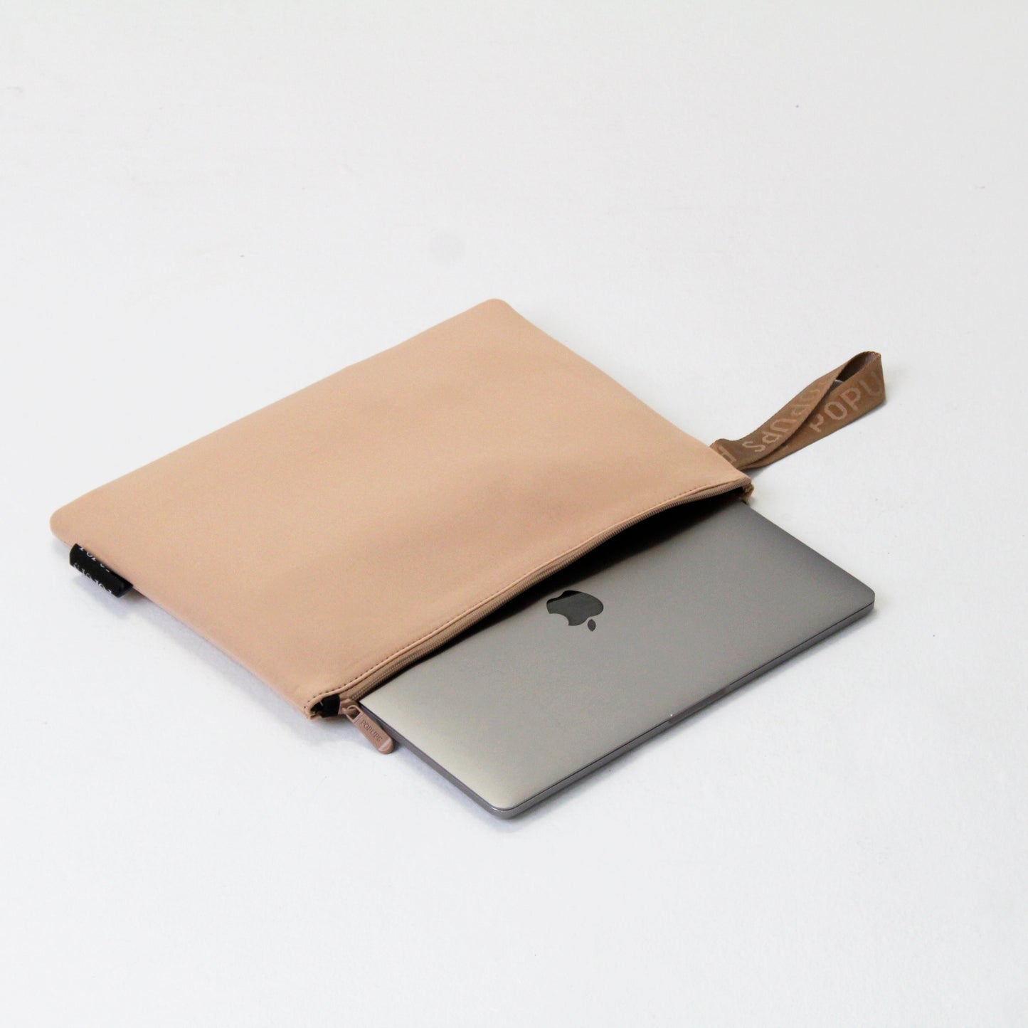 OVERSIZED WRISTLET POUCH TAN