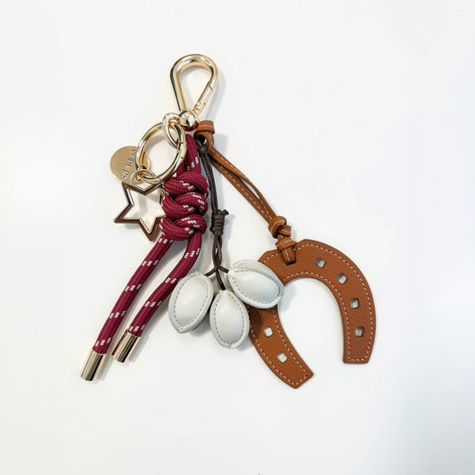 KEY CHAIN CLAY WITH CHARMS - WHITE COFFEE BEANS AND TAN HORSESHOE