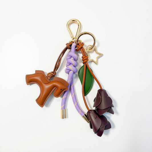 KEY CHAIN LAVANDA WITH CHARMS - BROWN HORSE AND ESPRESSO ROSES