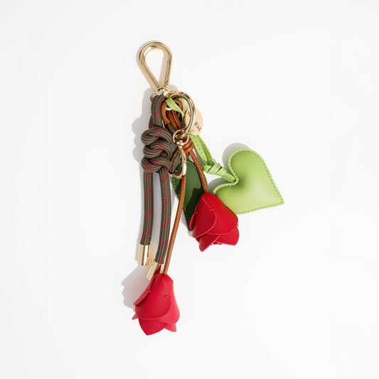 KEY CHAIN SIERRA WITH CHARMS - GREEN HEART AND RED ROSES
