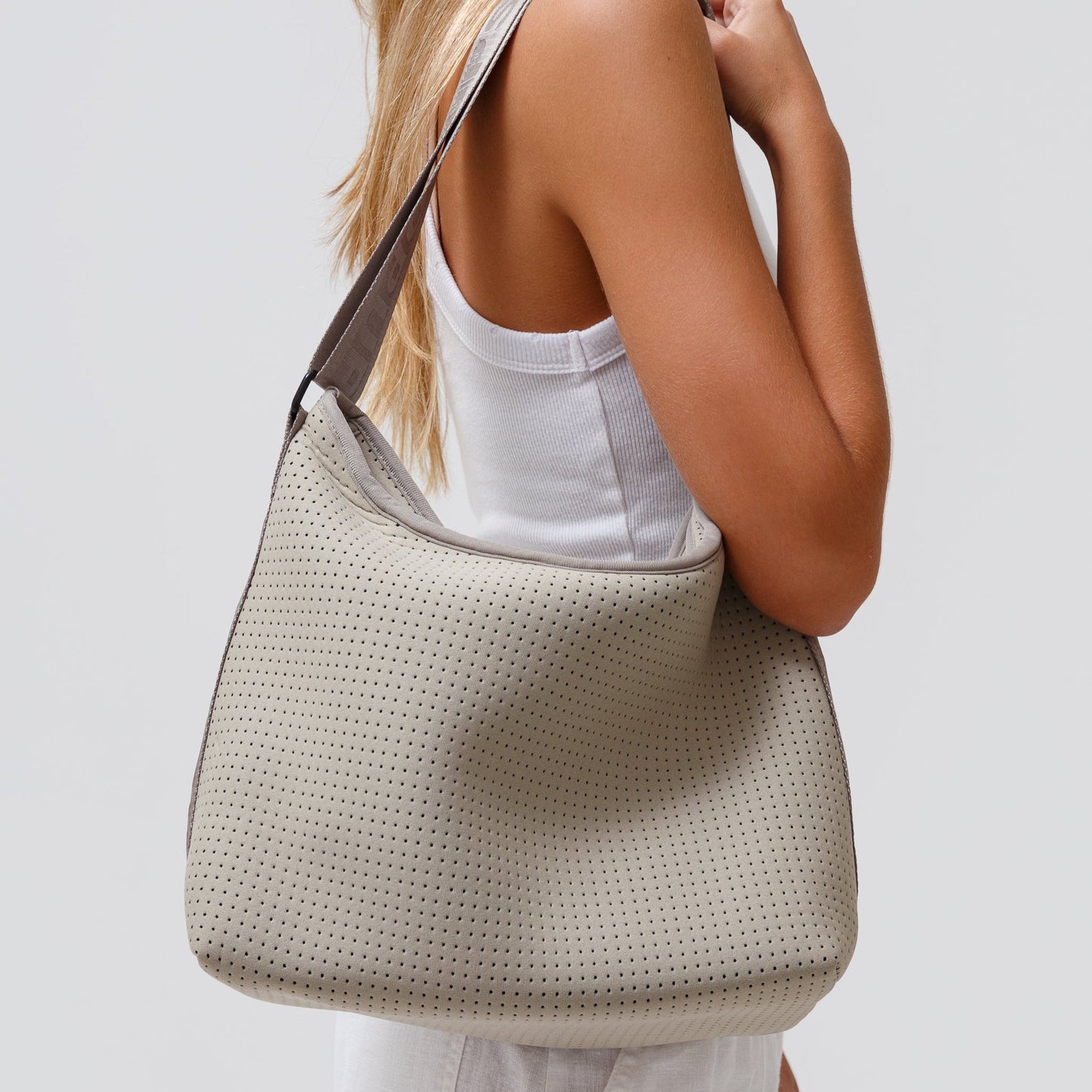 HOBO CROSSBODY BAG TAUPE