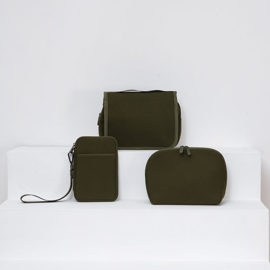 SAFARI GREEN ACCESORIES SET: TOILETRY BAG + ESSENTIAL POUCH + PASSPORT WALLET