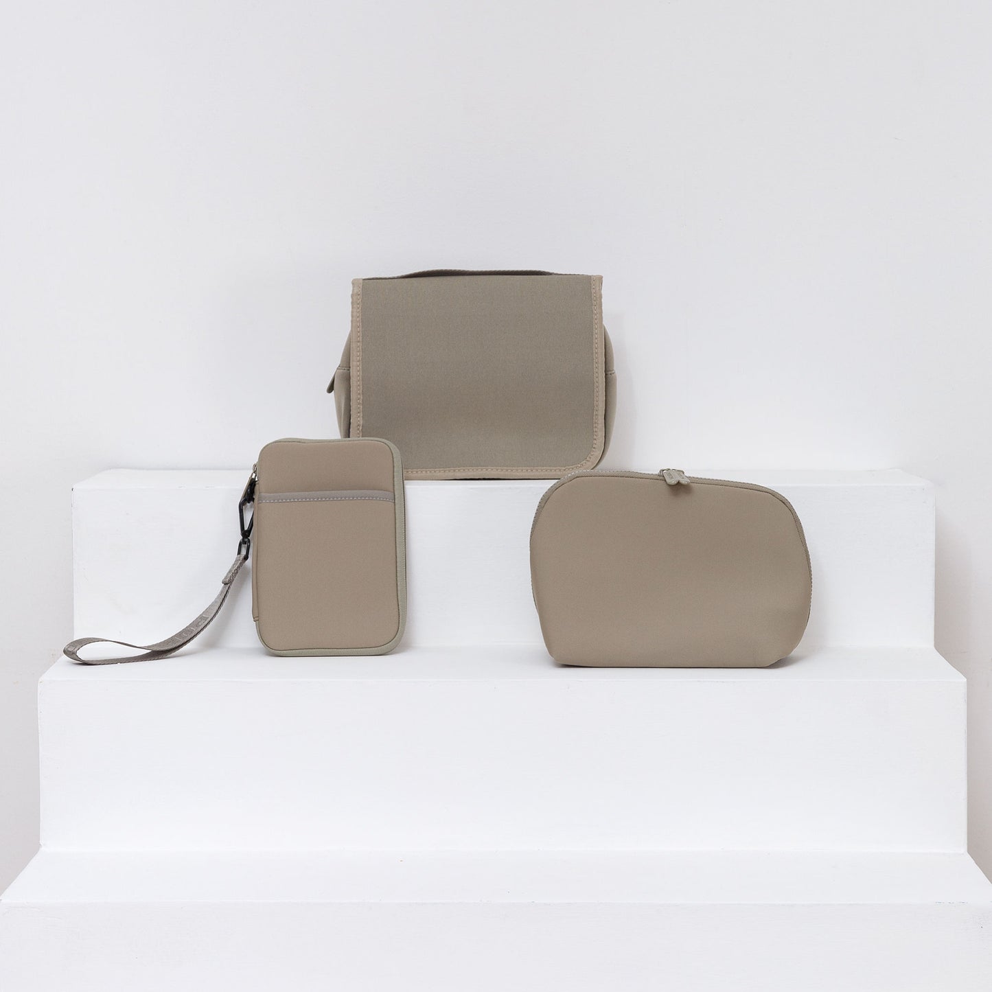 TAUPE ACCESORIES SET: TOILETRY BAG + ESSENTIAL POUCH + PASSPORT WALLET