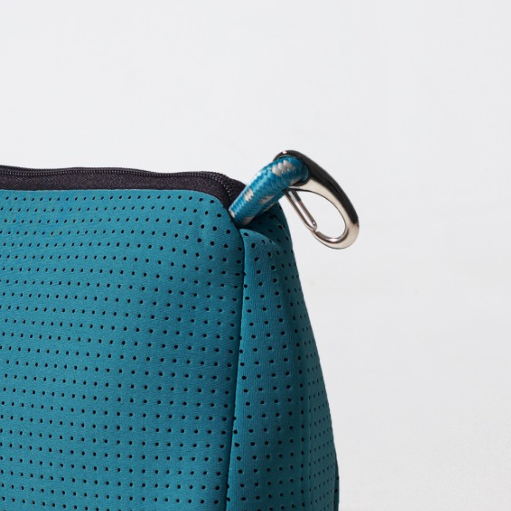 ESSENTIAL POUCH TEAL