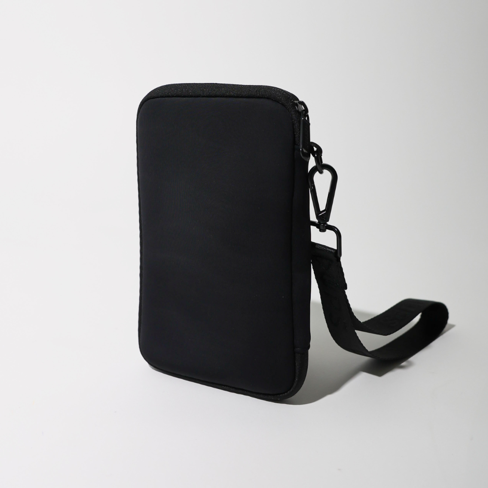BLACK SET: EVERYDAY TOTE + LAPTOP SLEEVE + ESSENTIAL POUCH + PASSPORT WALLET + MAKEUP POUCH + KEY CHAIN