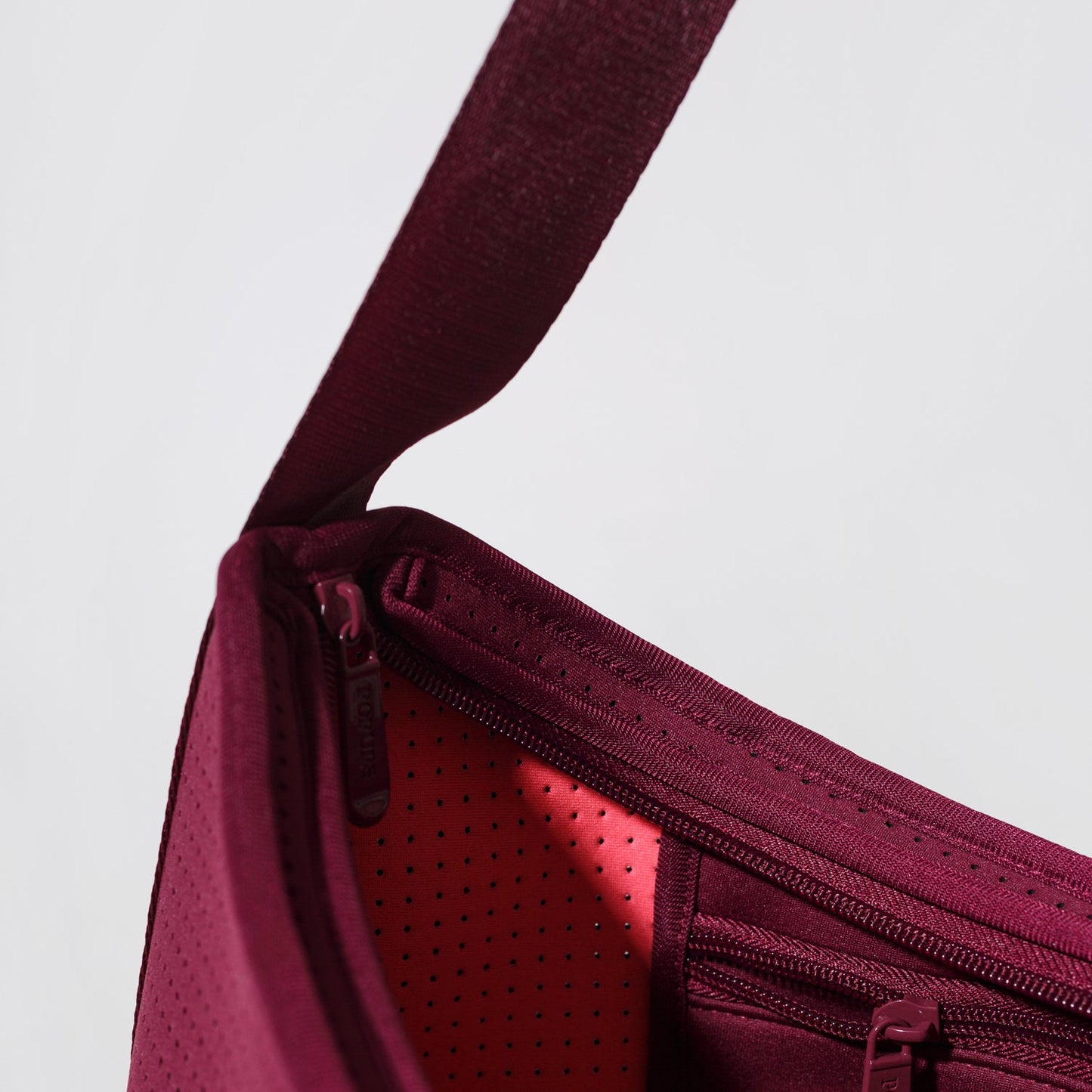 HOBO CROSSBODY BAG BERRY