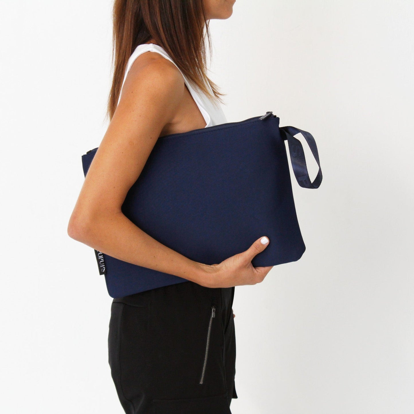 OVERSIZED WRISTLET POUCH DEEP BLUE