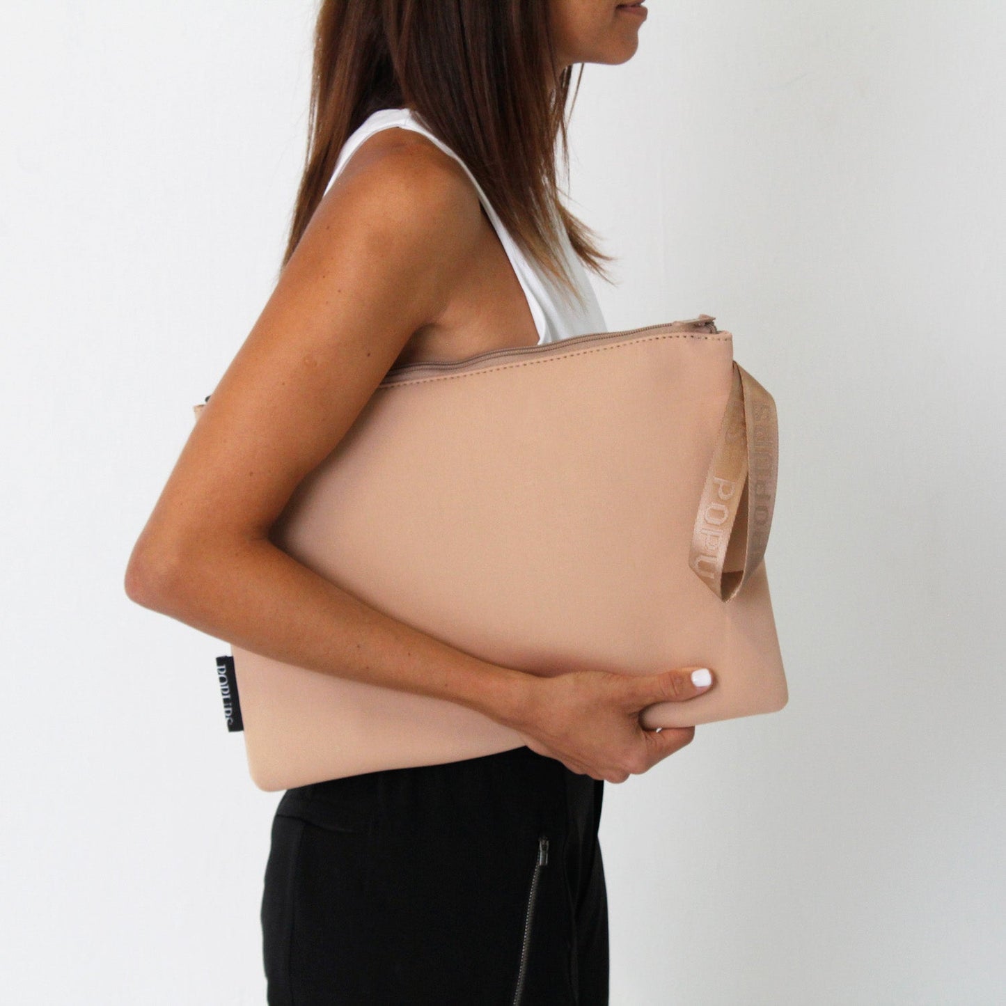 OVERSIZED WRISTLET POUCH TAN