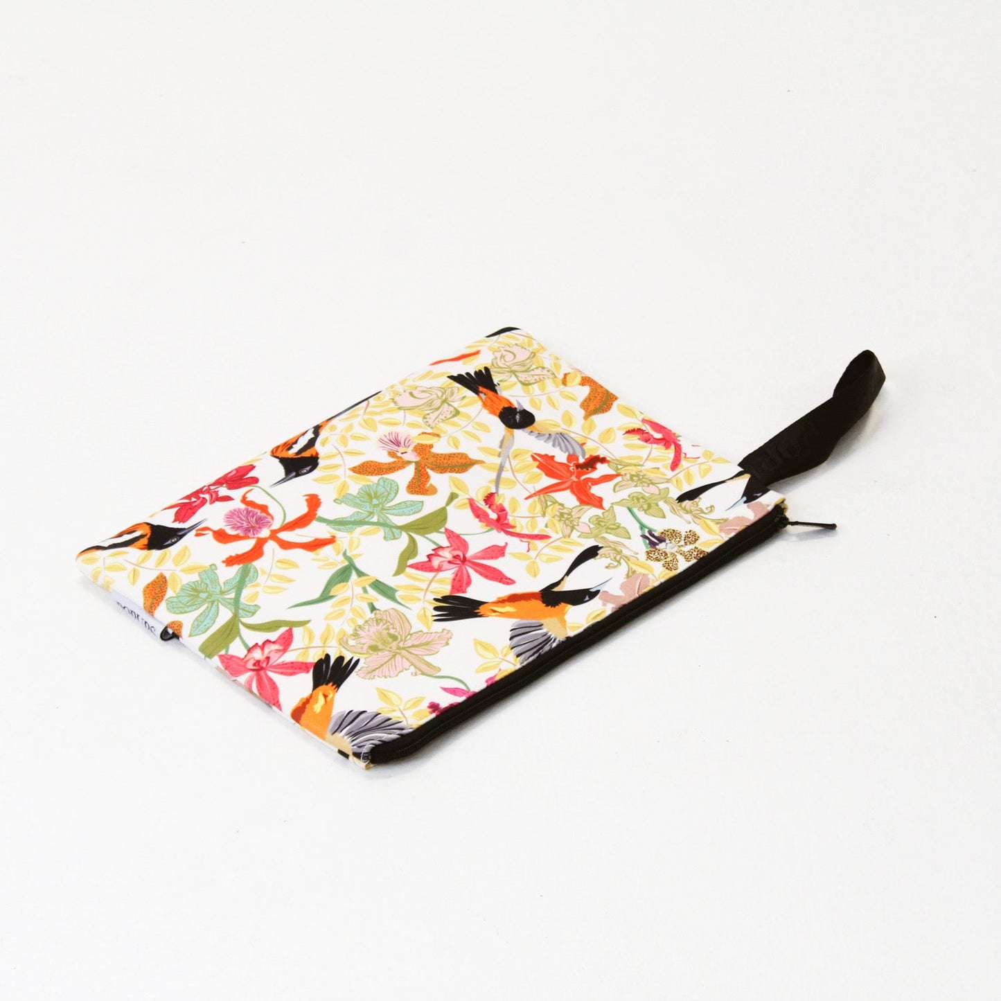 OVERSIZED WRISTLET POUCH VENEZUELA